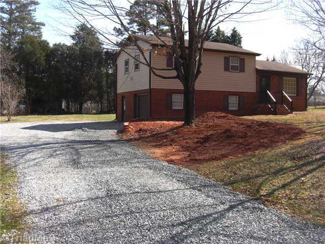 Building Photo - 3 Bed 1.5 Bath w/ 1 car Garage