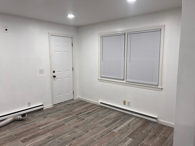 Eat in kitchen - 21 N Spring St Unit 1