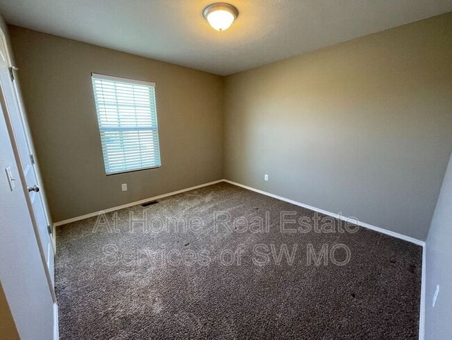 Photo - 1365 Marseilles Ave