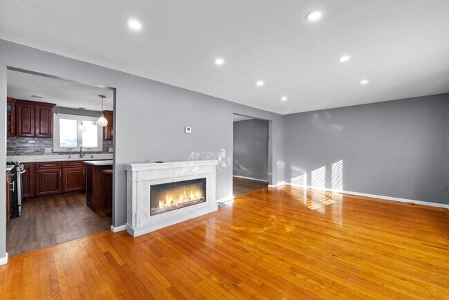 Photo - 223 Warren St