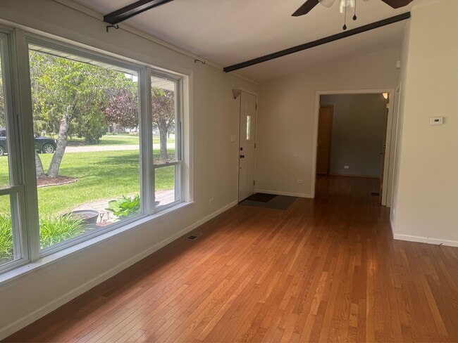 Photo - 6835 Paddock Ln