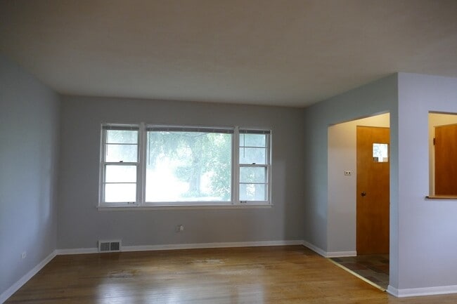 Photo - 5507 S Washington St