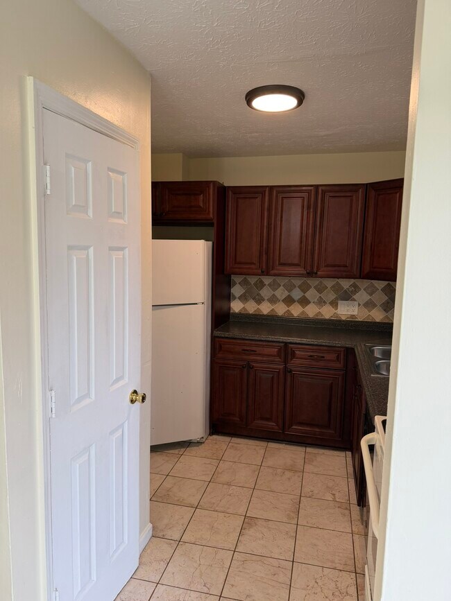 Photo - 557 Whitehall Ln