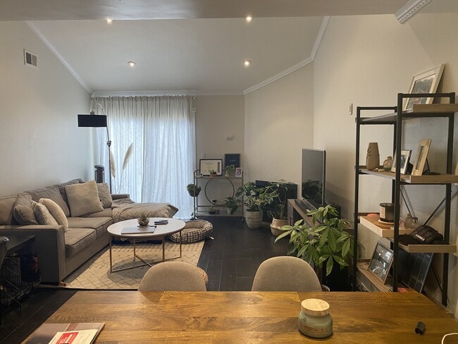 Photo - 620 W Hyde Park Blvd Unit 313
