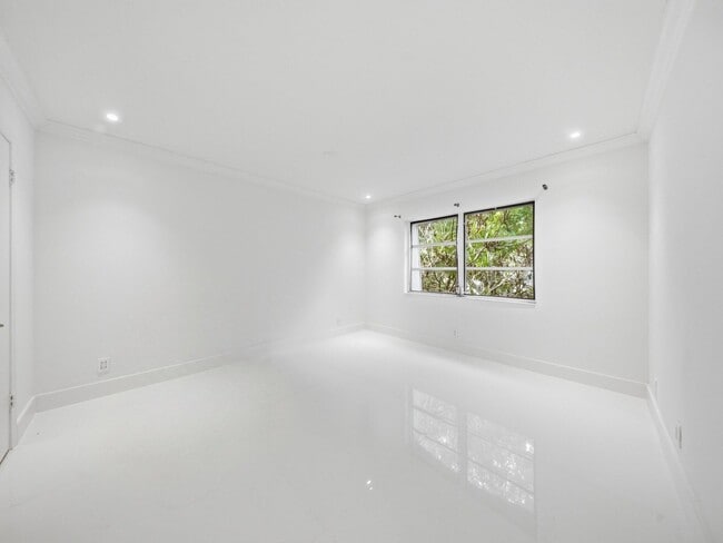 Photo - 3125 Oakland Shores Dr Unit B203