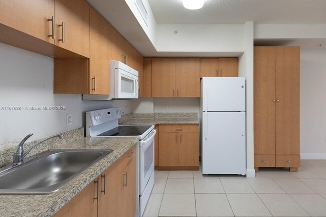 Photo - 2350 SW 27th Ave Unit 107