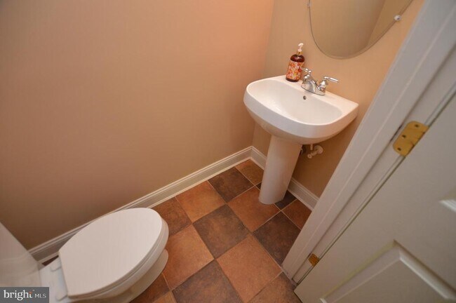 Photo - 2335 Boston St