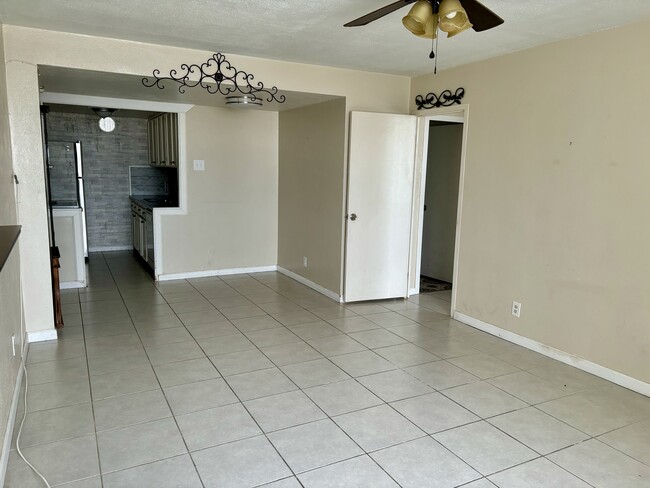 Living area - 7520 Hornwood Dr Unidad 501 Rental