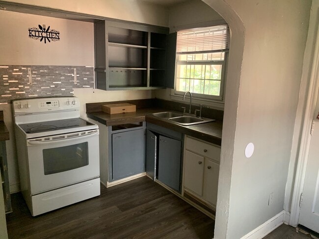 Photo - 1191 N Graham St