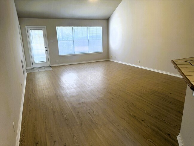 Living Area - 307 Sunset Blvd Unidad 307
