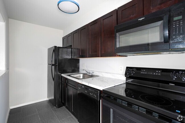 2BR, 1BA - 900SF - Kitchen