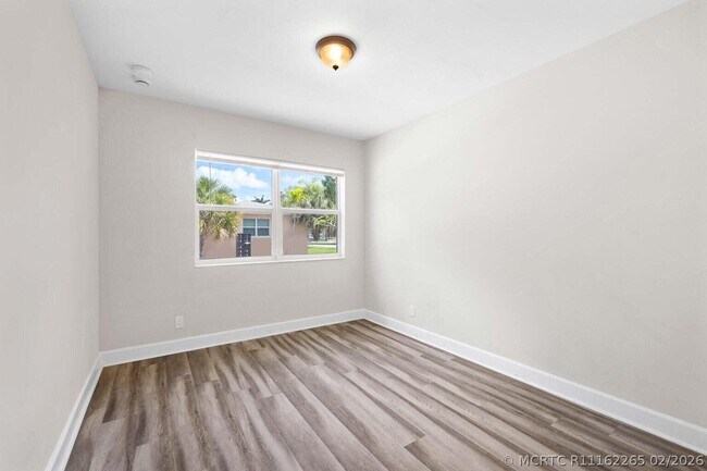 Photo - 403 50th St