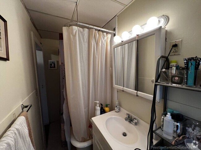 Building Photo - 297 Nahant Rd Unit 2 Rental