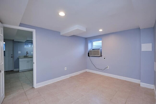 Photo - 144 Webster St NE Unit B