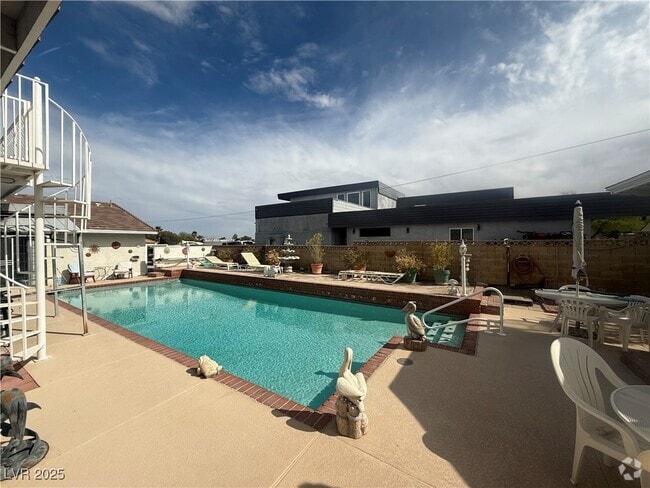 Building Photo - 2045 S Tenaya Way Rental