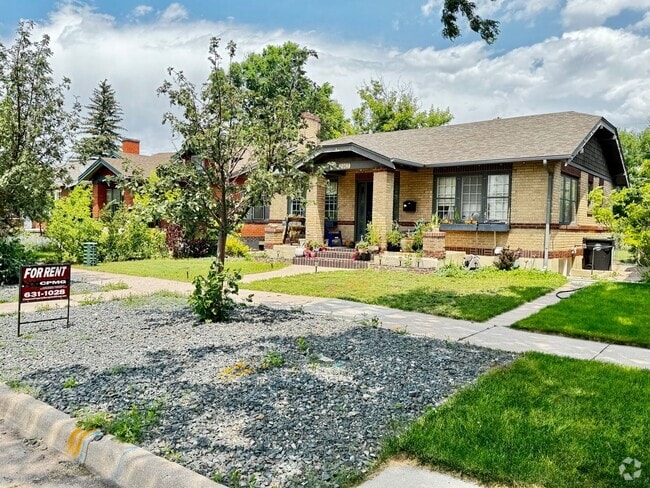 Building Photo - CHARMING 2 BEDROOM, 1 BONUS ROOM, 2 BATHRO... Rental