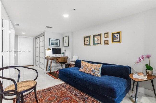 Photo - 6620 Indian Creek Dr Unit 214