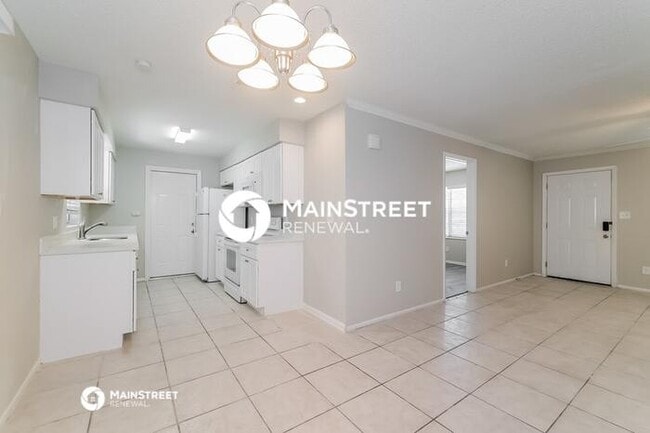 Photo - 3 Bedroom Pet-Friendly Home in OCOEE, FL with Main Street Renewal