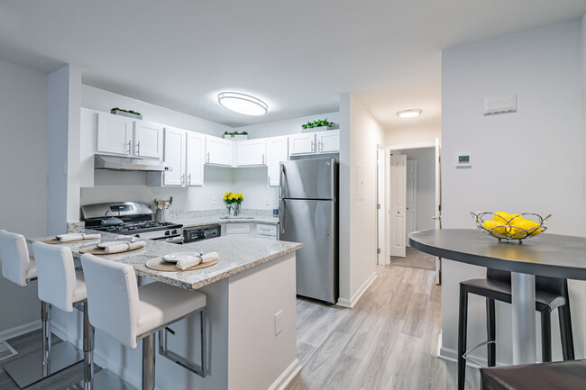 Building Photo - Nob Hill Rental