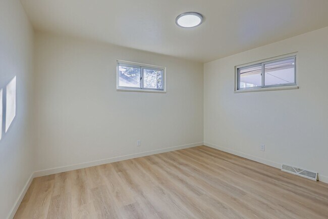 Photo - 4945 Wyandot St