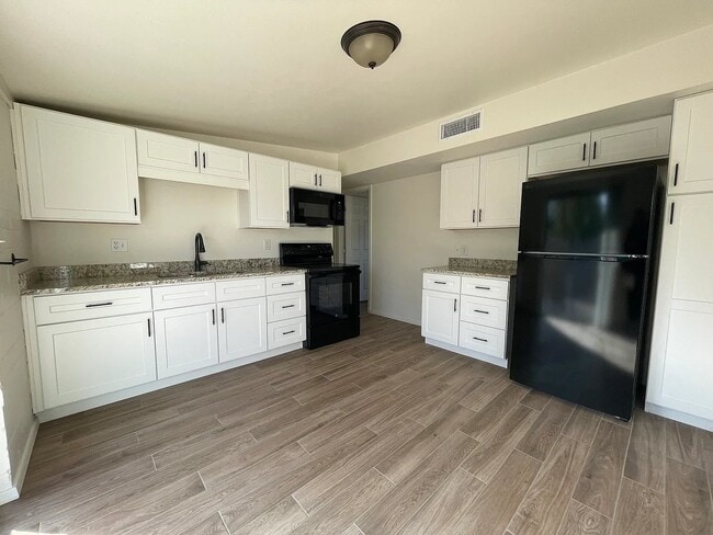 Photo - 1508 E Adelaide Dr Unidad 11