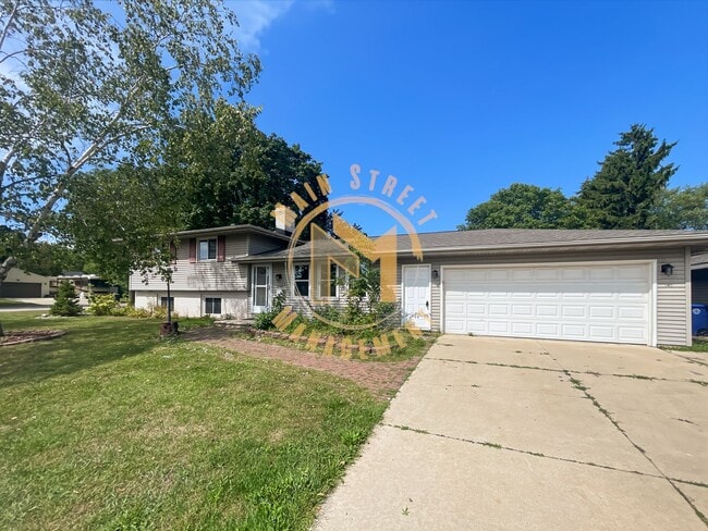 Building Photo - 1110 Lourdes Ave