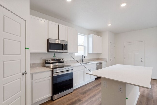 Photo - 3 bed/2.5 bath townhome w/attached 2-car garage