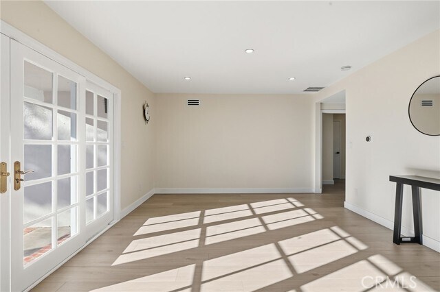 Photo - 9233 Swinton Ave