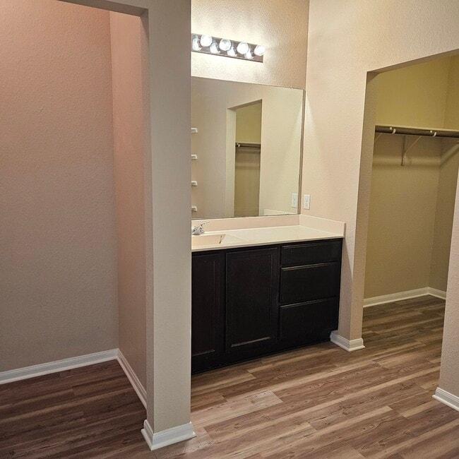 Photo - 727 Luna Vista Dr