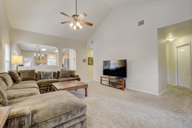 Photo - 10312 Huxley St