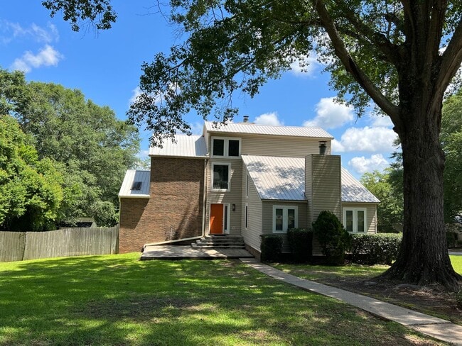 Building Photo - 107 Kingswood Dr Rental