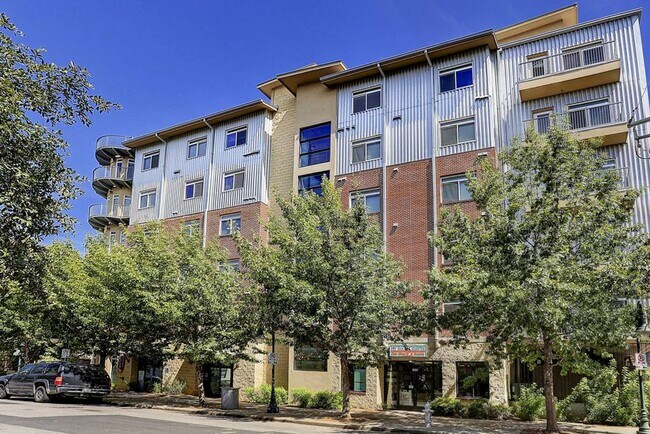 Building Photo - 910 W 25th St Unit 604