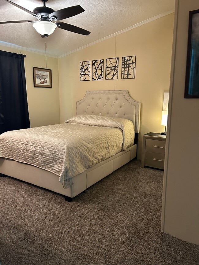 Building Photo - 12545 Louis Dr