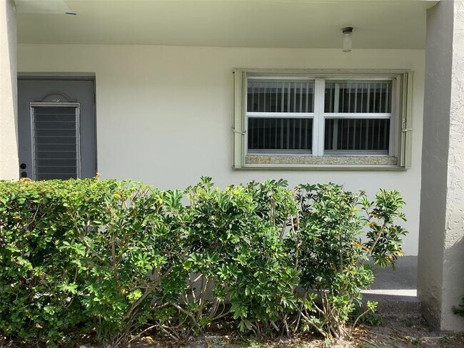 Photo - 8220 Sunrise Lakes Blvd Unidad 110