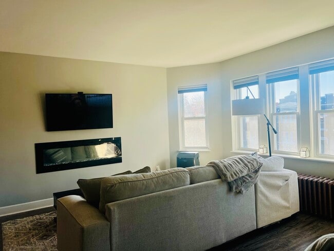 Photo - 1827 Gunderson Ave