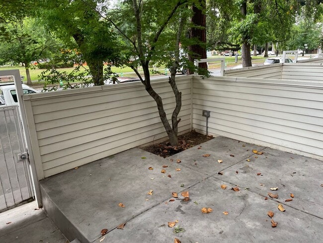 Photo - Two Bedroom 1.5 Bath Townhome unit in Standford Park HOA