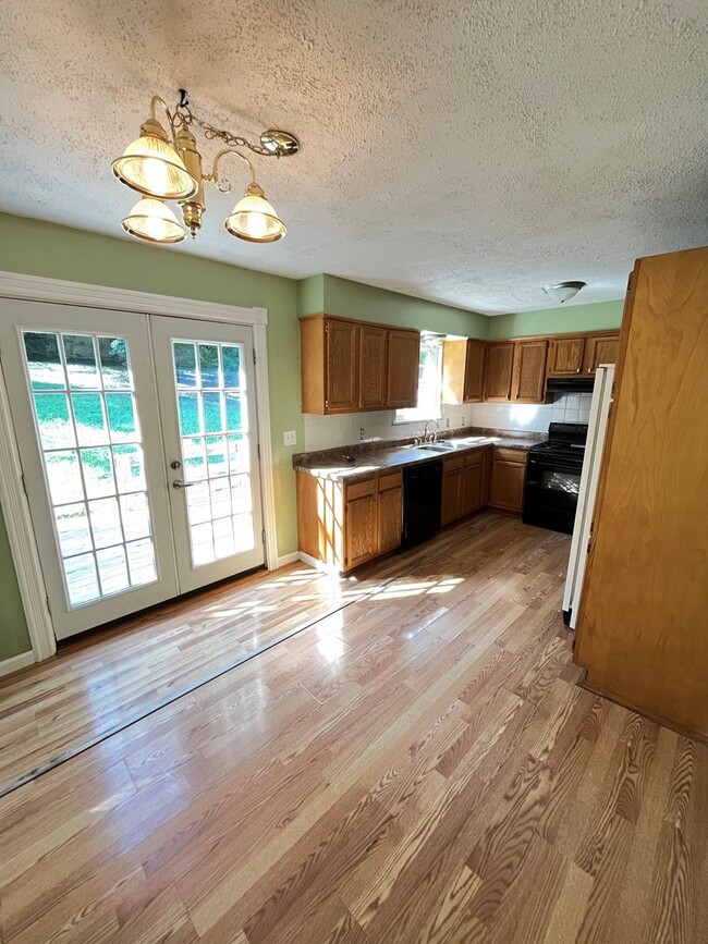 Photo - very private 3 bedroom 1.5 bath rental hom...