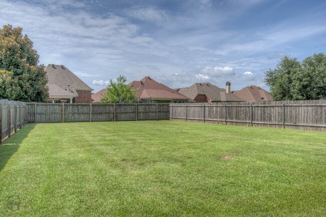 Photo - 525 Chinquipin Dr