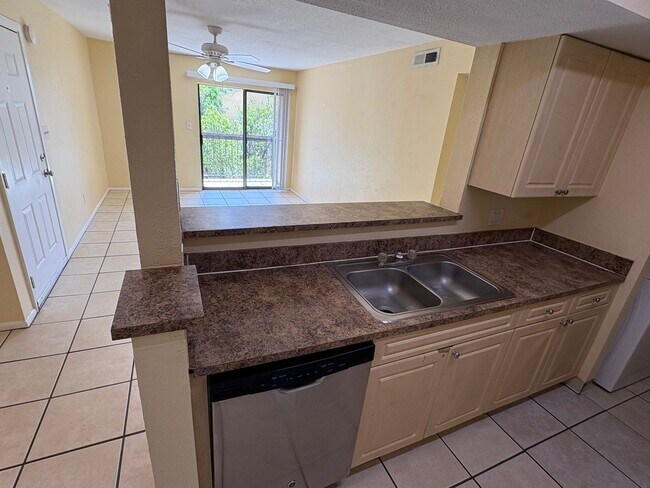 Photo - **Coming Soon** 1/1 Condo for Rent in Fort Myers Unit 719