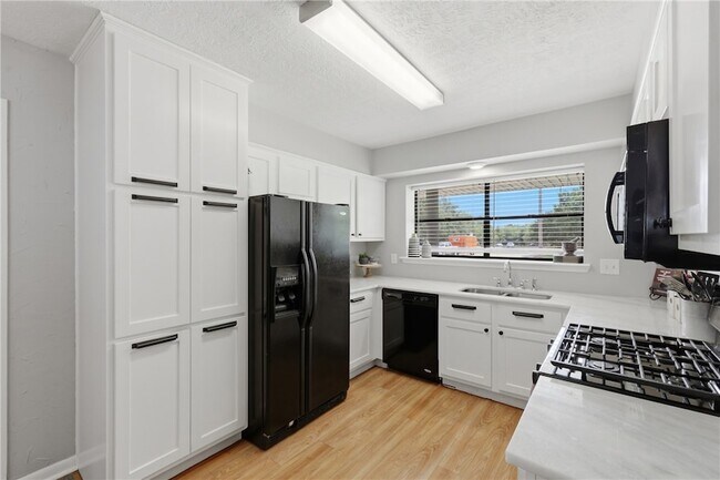 Photo - 3821 Brighton Dr