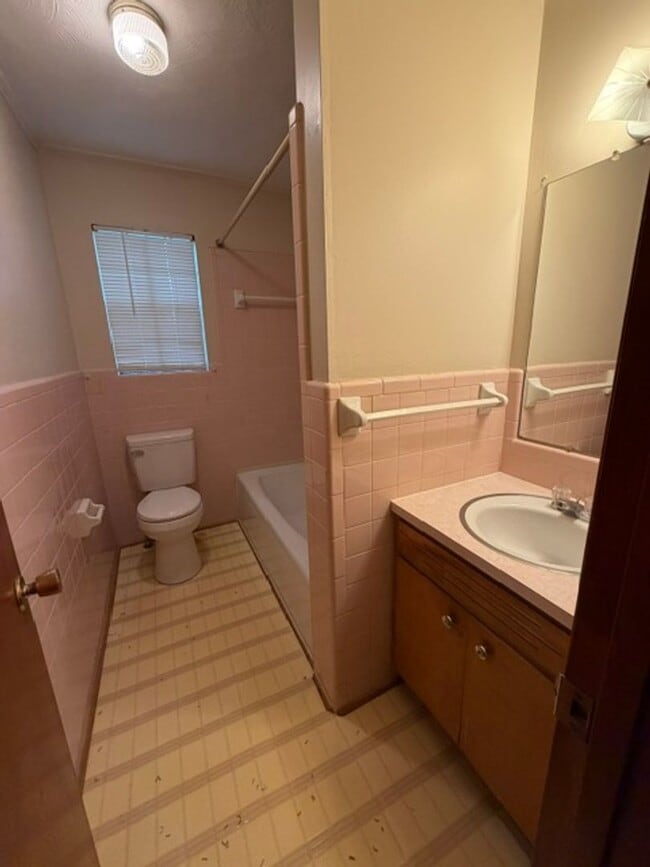 Photo - 2 Bed 1 Bath Duplex