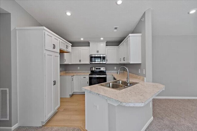 Photo - 7763 Devonshire Dr