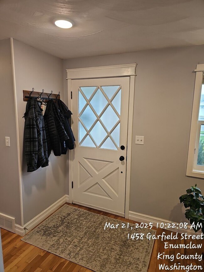 Photo - Enumclaw Ranch Rambler home - Remodeled 3 ...