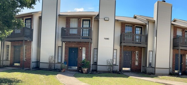 Building Photo - Best Value near Downtown for Immediate Mov... Rental