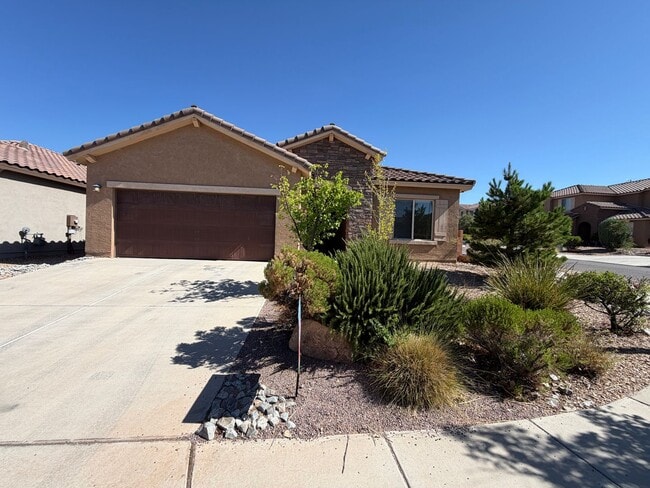 Building Photo - 4 Bedroom Single Story Home Available Near Golf Course Rd & Southern Blvd!