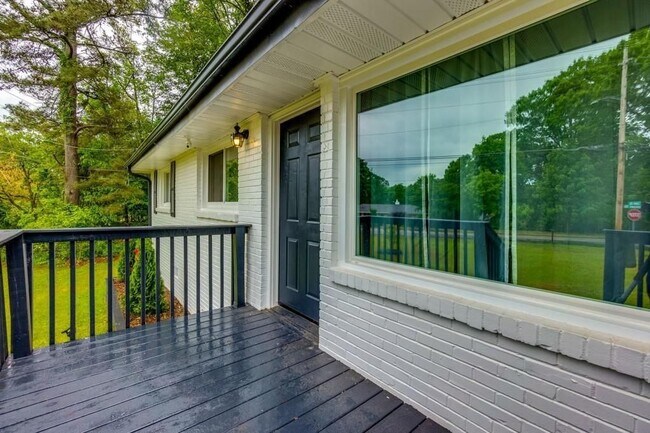 Photo - 2636 Sandtown Rd SW