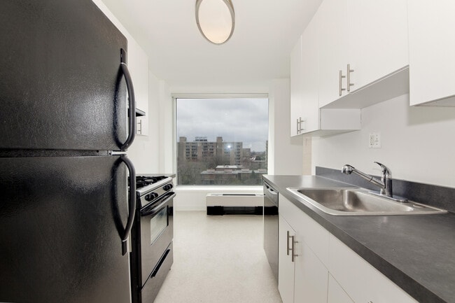 Photo - Sunny 1 bedroom condo in SW Waterfront!