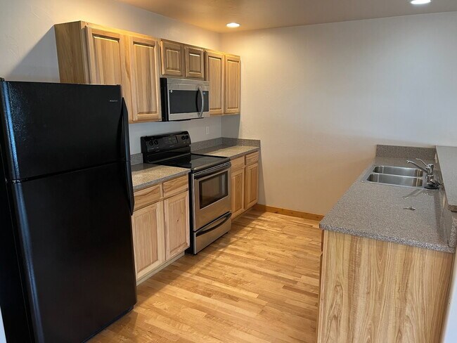 Photo - 3080 Catkin Lane