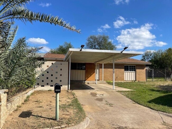 Building Photo - 699 Banyan Ct Rental
