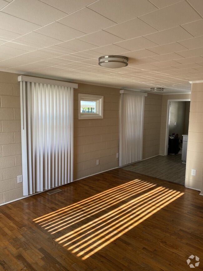 Building Photo - 205 Catherine St Unit B Rental